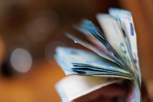 Alytuje investuoti į kriptovaliutas įtikinta moteris neteko 20 000 eurų