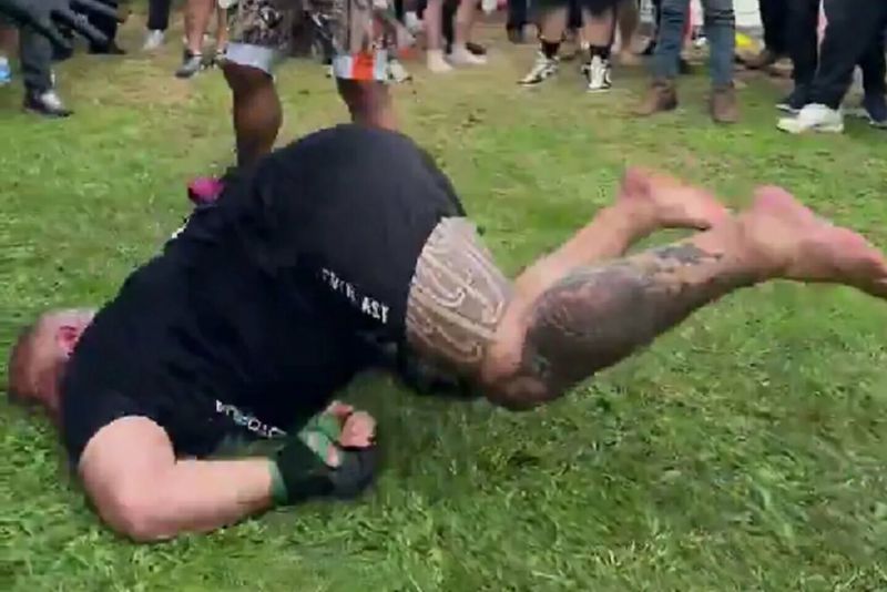 UFC kovotojo Dano Hookerio kieme – įspūdingos kovos dėl 50 tūkst. dolerių prizo ir netikėti dalyvių siurprizai