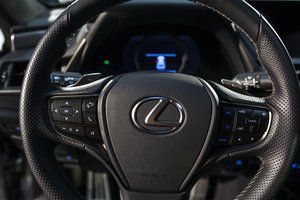Vilniuje pavogtas prabangus  „Lexus“ automobilis