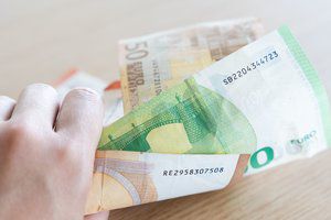 Uostamiestyje vairuotojas pareigūnui siūlė 500 eurų kyšį