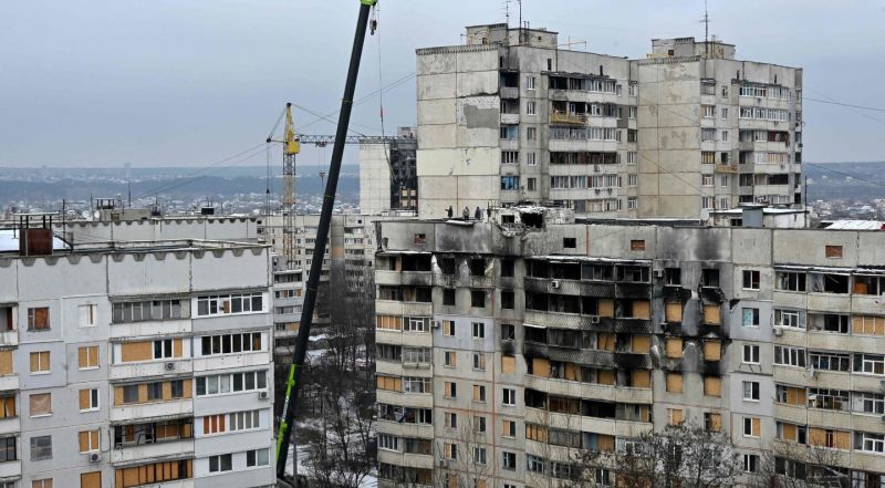Smūgiai Charkivui: sužeisti trys žmonės, nukentėjo keliolika daugiaaukščių pastatų, du vaikų darželiai