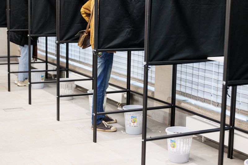 Iki 15 val. Panevėžio mero rinkimuose balsavo 12,85 proc. rinkėjų, Joniškio – 14,61 proc.
