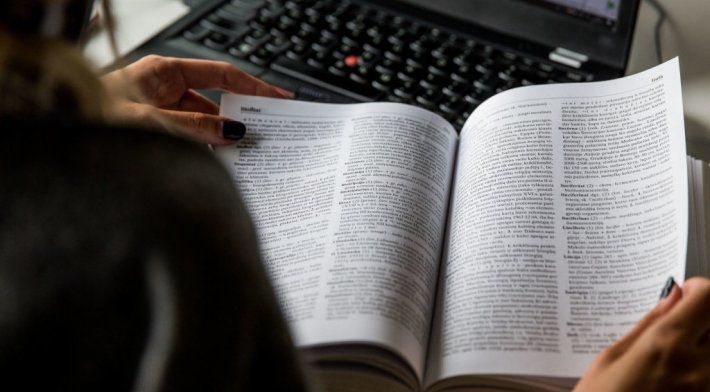 Parengtas pirmasis lengvai suprantamos kalbos žodynas