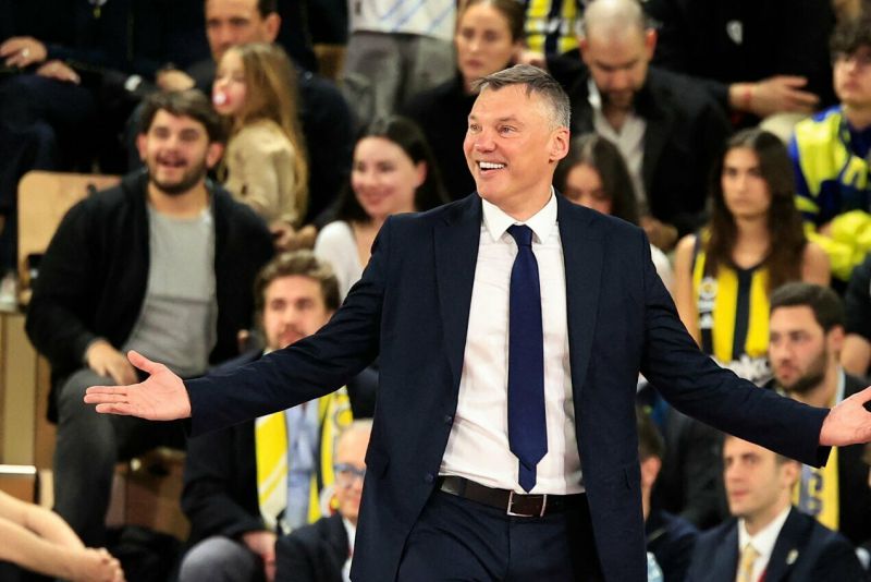 „Fenerbahče“ į pergalę vedė N.Hayesas-Davisas
