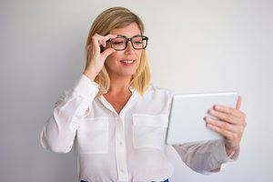 Mokslininkai teigia, kad „ChatGPT“ pasižymi „stulbinančia“ lyčių problema