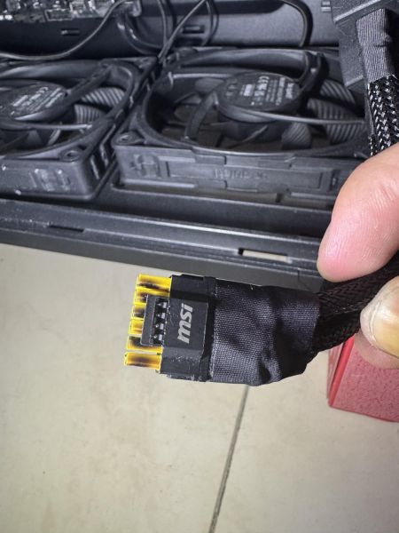 Vėl nusvilo geltonas MSI 12V-2×6 maitinimo kabelis su RTX 5090