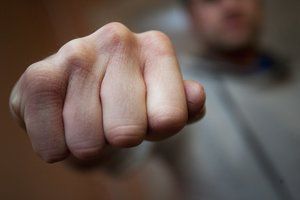 Dviejose Panevėžio kavinėse siautėjo chuliganai – vienam sumuštajam prireikė medikų pagalbos