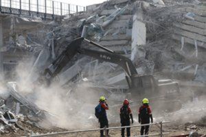 Po stipraus žemės drebėjimo Mianmaro sukilėliai paskelbė dalines paliaubas