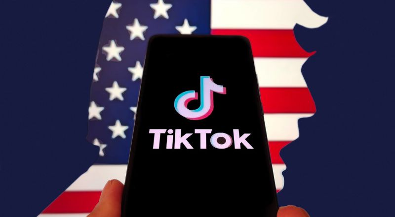 Trumpas patvirtino: „TikTok“ pardavimo kol kas nebus ir paaiškino, kodėl