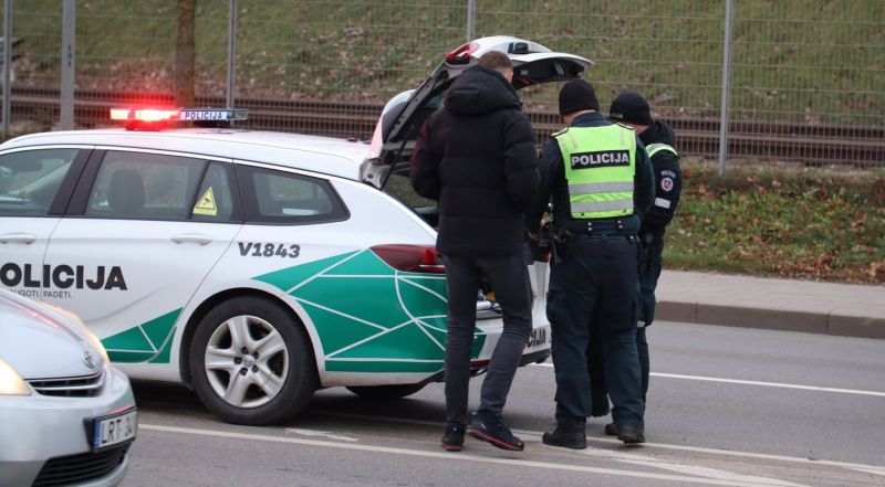 Už tokių padangų naudojimą – bauda iki 100 eurų: vairuotojus įspėja suskubti 