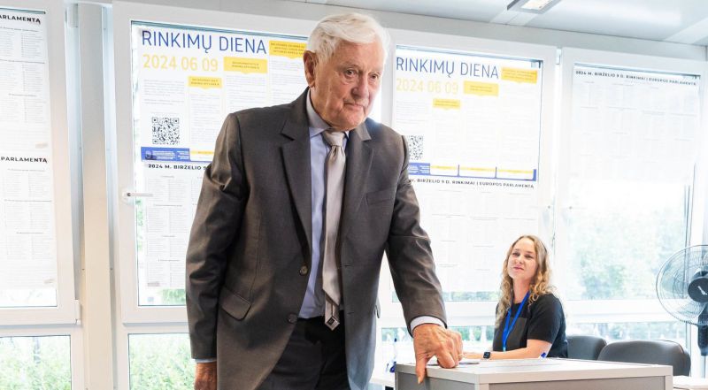 Nausėda siūlo sudaryti galimybę kadenciją baigusiems prezidentams būti gydomiems namuose