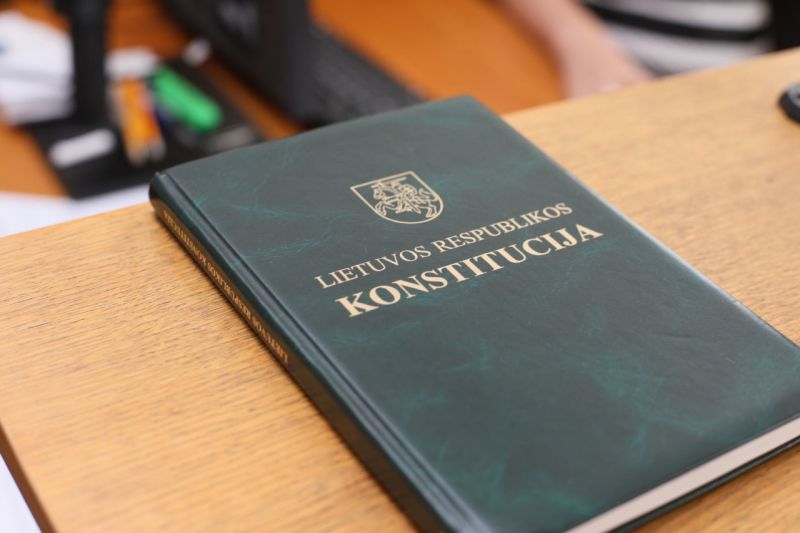Daugiau nei 100 parlamentarų inicijuoja Konstitucijos pataisą, siūlo leisti 16-mečiams balsuoti