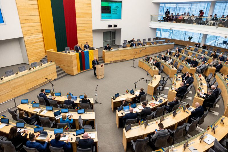 Dalis parlamentarų naudojosi pavėžėjų paslaugomis vėlų vakarą, paryčiais