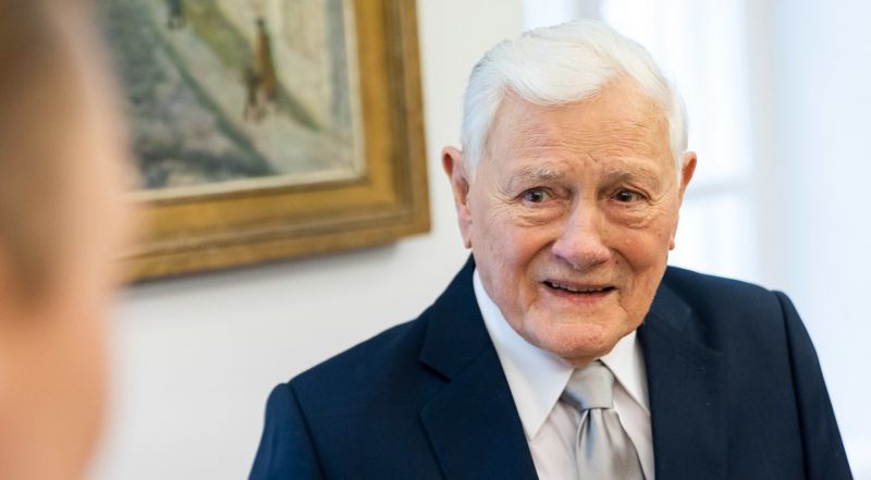 Paaiškėjo, kaip jaučiasi iš ligoninės išleistas Valdas Adamkus