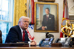 D. Trumpas grasina bombarduoti Iraną, jeigu šis toliau kurs branduolinį ginklą