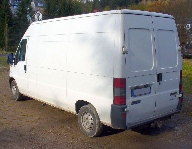 Radviliškyje pavogtas automobilis po valandos rastas griovyje