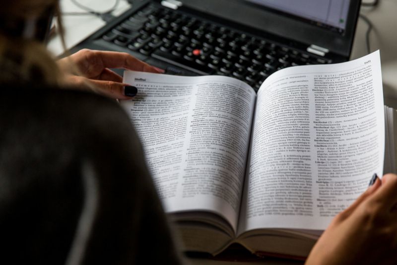 Parengtas pirmasis lengvai suprantamos kalbos žodynas