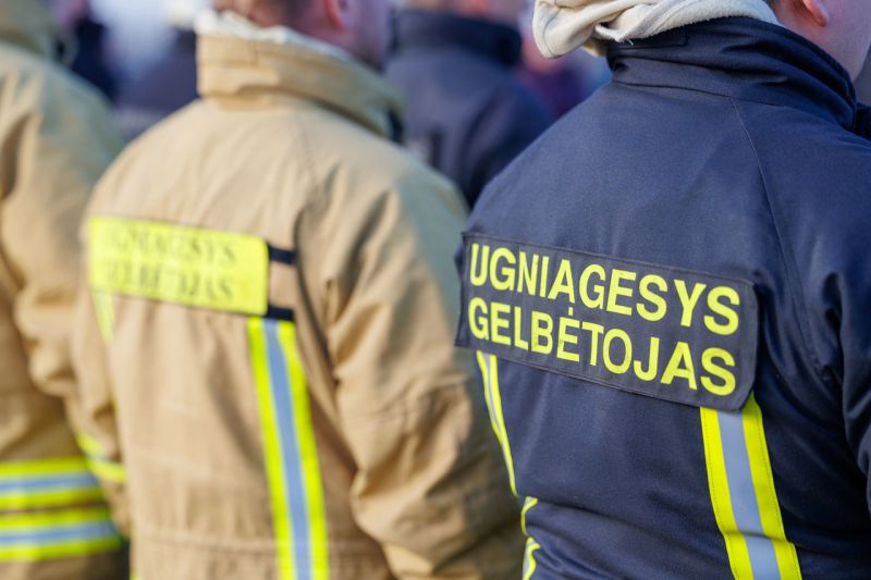 Alytuje ugniagesiai iš degančio namo išgelbėjo du žmones