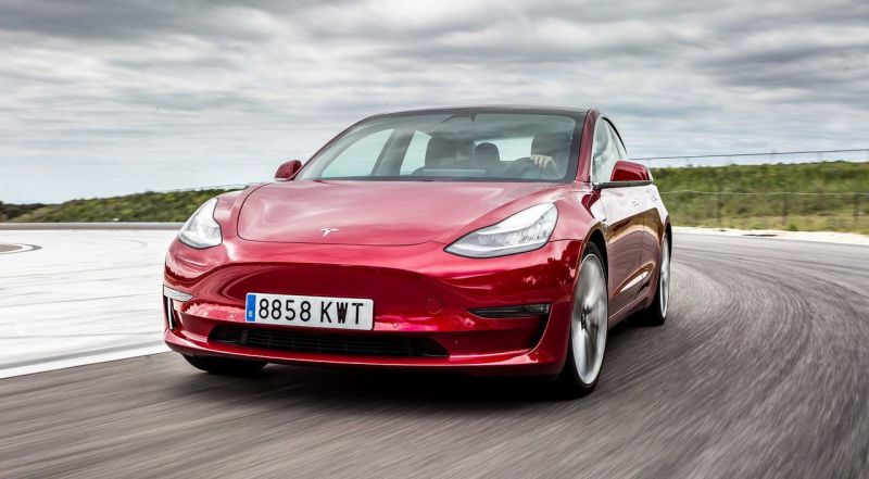 „Tesla“ pardavimai pirmąjį metų ketvirtį krito daugelyje Europos šalių