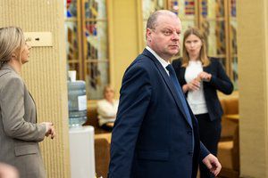 Po S. Skvernelio raginimų, visi parlamentarai užpildė prašymus dirbti su slapta medžiaga