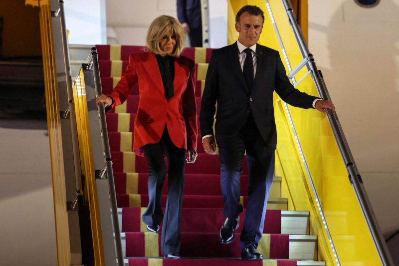 Prancūzijos prezidentas Emmanuelis Macronas pradeda kelionę po Pietryčių Aziją vizitu Vietname