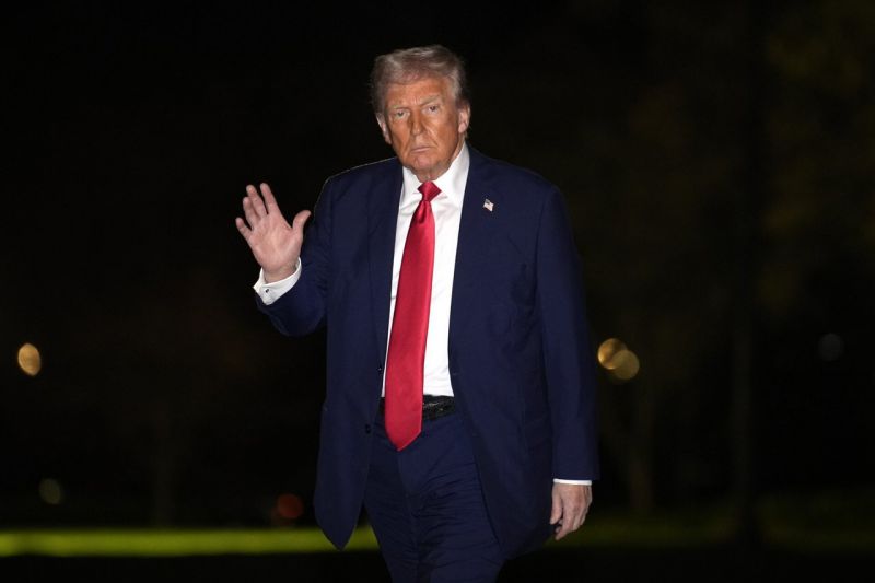 D. Trumpas teigė, kad nejuokauja apie trečios kadencijos galimybę