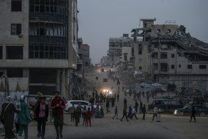 „Hamas“ paskelbė vaizdo įrašą, kuriame matyti du gyvi Izraelio įkaitai