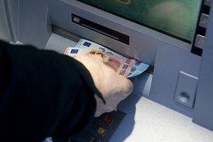 Biržuose pasikėsinta apvogti bankomatą – pinigų pagrobti nusikaltėliams nepavyko