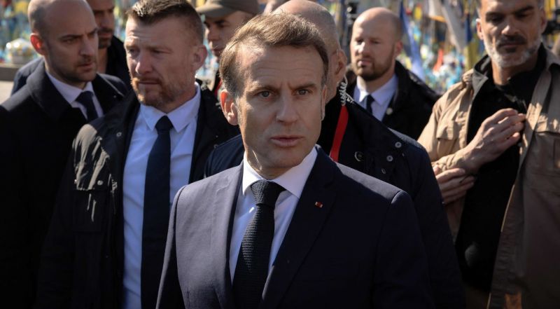 Emmanuelis Macronas išreiškė viltį, kad Donaldo Trumpo pyktis dėl Rusijos virs veiksmais