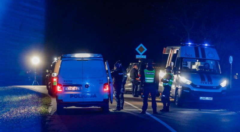 Vilniaus rajone nuo kelio nuskriejo „VW Passat“, žuvo keleivis