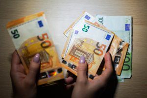 Nuo balandžio keičiasi „Sodros“ išmokų ribos: štai ko gali tikėtis jas gaunantys