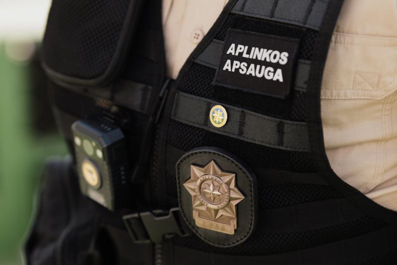 Aplinkosaugininkai vėl patikrino Kauno oro uosto teritoriją: ar upelio tarša jau sustabdyta?