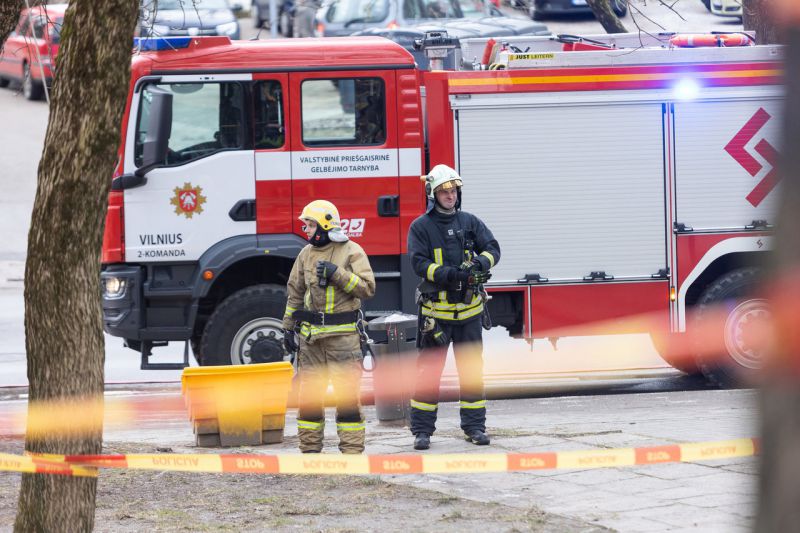 Klaipėdoje po sprogimo bute – gaisras, nukentėjo žmogus