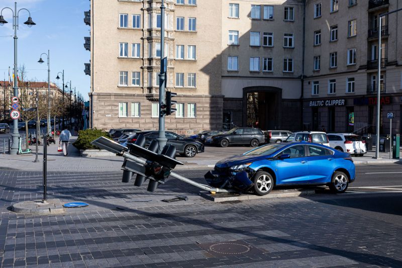 Eismo įvykiuose praėjusią parą nukentėjo 21 žmogus, tarp kurių penki nepilnamečiai