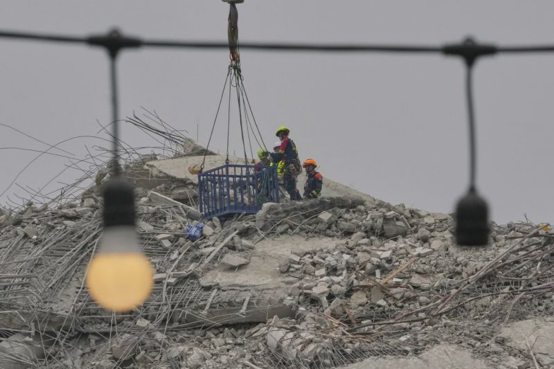Tailande pradėtas tyrimas dėl statyto dangoraižio griūties per žemės drebėjimą