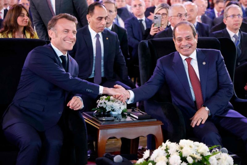 Prancūzija: Kaire E. Macronas surengė skambutį su D. Trumpu, Egipto ir Jordanijos vadovais