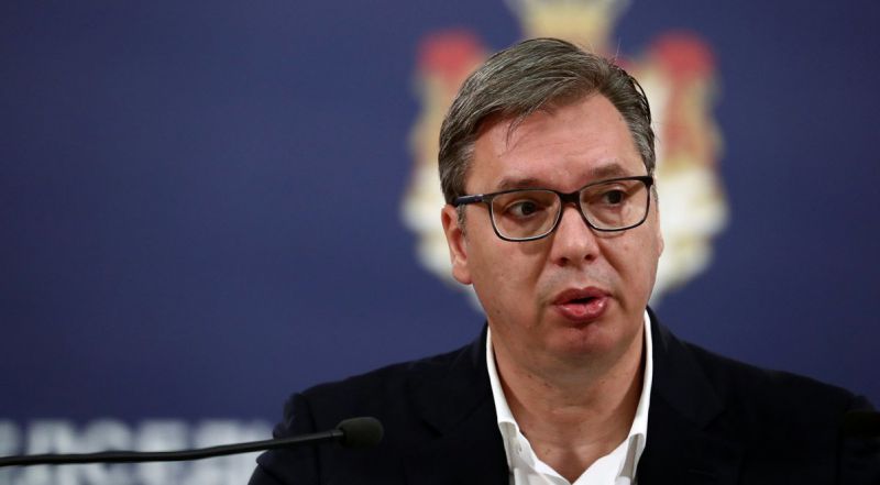 Serbų lyderis netikėtai prakalbo apie „pasaulio lyderių“ slaptas derybas su Putinu