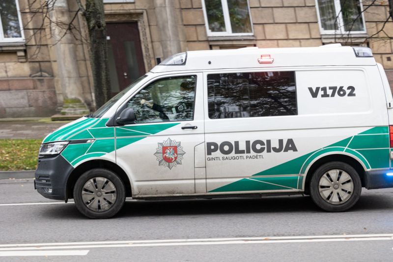 Obelninkų kaime girtas vyras tiesiogiai transliavo, kaip niokojo turtą