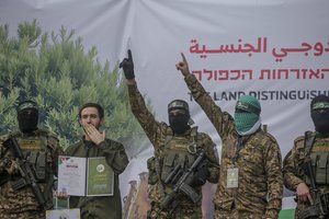 „Hamas“ paskelbė vaizdo įrašą, kuriame užfiksuotas Gazos Ruože laikomas Izraelio įkaitas