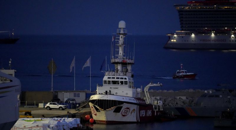 Pagalbos grupė teigia, kad Izraelio kariai įsilaipino į laivą, plaukiantį į Gazos Ruožą