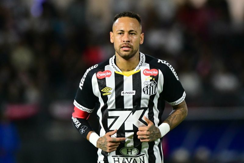 Neymaras serga COVID-19: „Santos“ patvirtino teigiamą koronaviruso testą