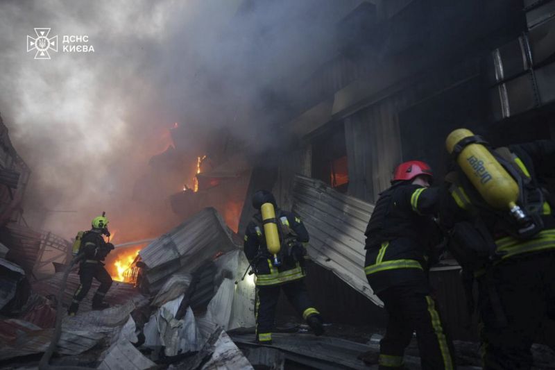Ukrainos sostinė atakuojama raketomis, girdimi sprogimai