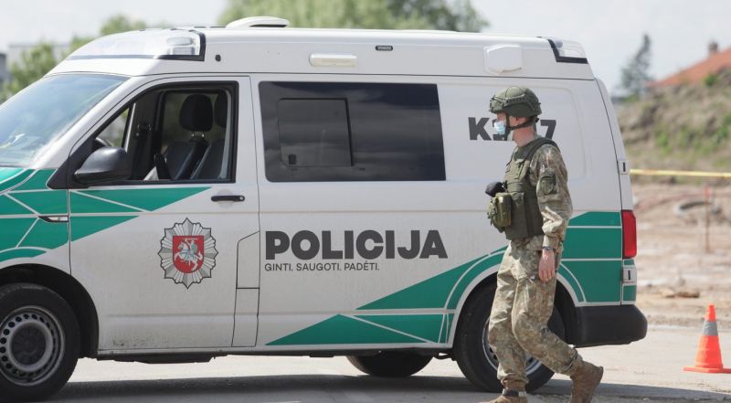 Keliuose rajonuose ariant žemę rasta senų sprogmenų