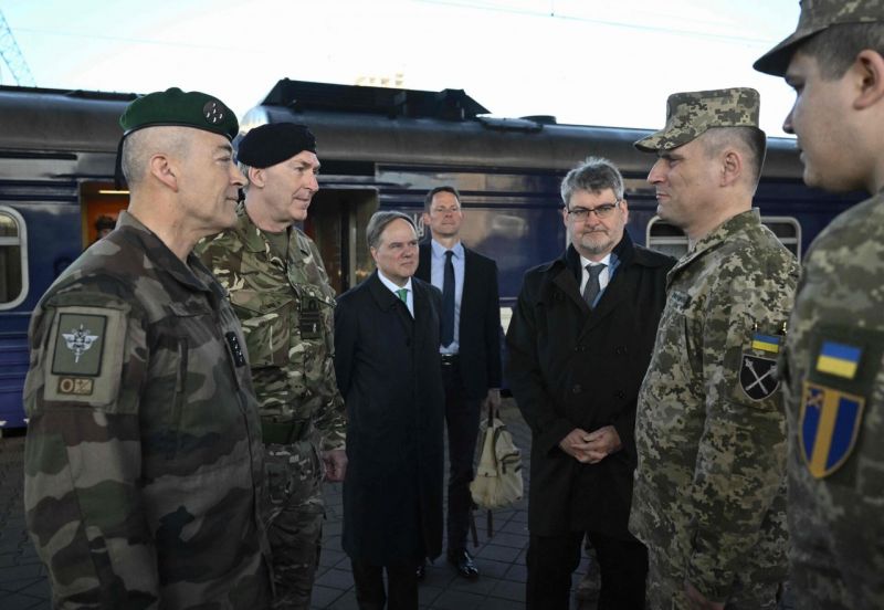 Prancūzijos ir JK kariuomenių vadai su Ukrainos prezidentu aptarė „užtikrinimo pajėgas“