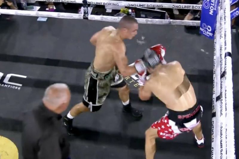 Po dviejų pralaimėjimų atsitiesęs Tszyu ketvirtajame raunde privertė Spencerio kampą mesti rankšluostį