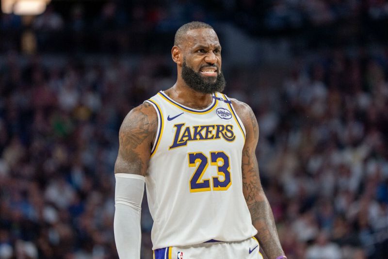 LeBronas Jamesas sužaidė vieną blogiausių atkrintamųjų ketvirtąjį kėlinį