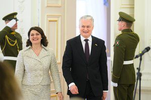Prezidentūra tikina neinicijavusi URM siūlymų atleisti šalies vadovo sutuoktinį nuo aviacinės saugumo patikros