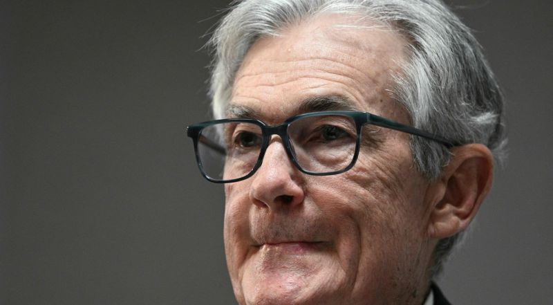 JAV FRS vadovas įspėja, kad dėl muitų gali padidėti infliacija, sulėtėti ūkio augimas
