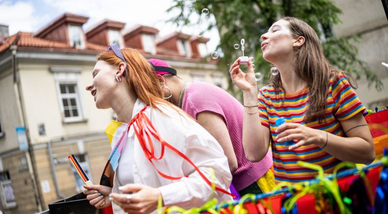 Policija „Baltic Pride“ eitynėse Vilniuje sulaikė du nepilnamečius: į minią mėtė kiaušinius