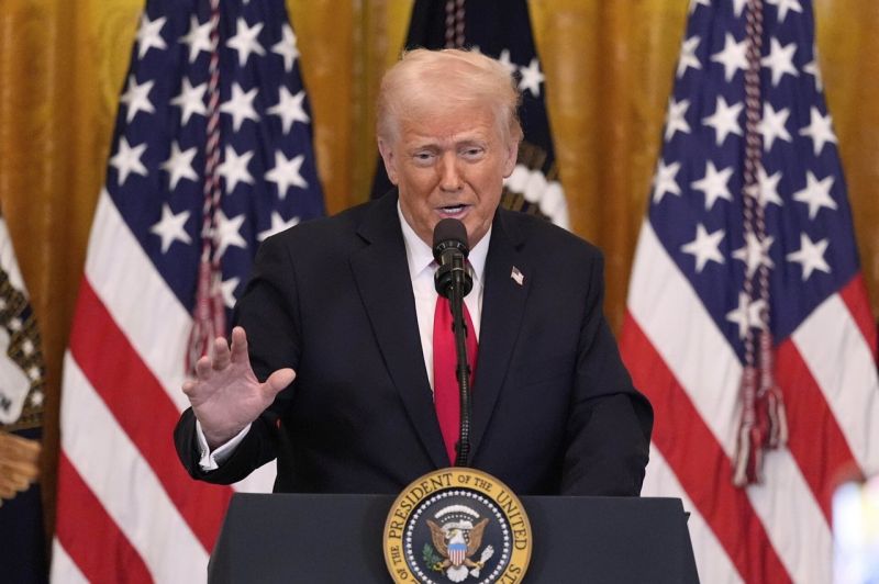 D. Trumpas prašo Aukščiausiojo Teismo panaikinti draudimą deportuoti pagal 1798-ųjų aktą
